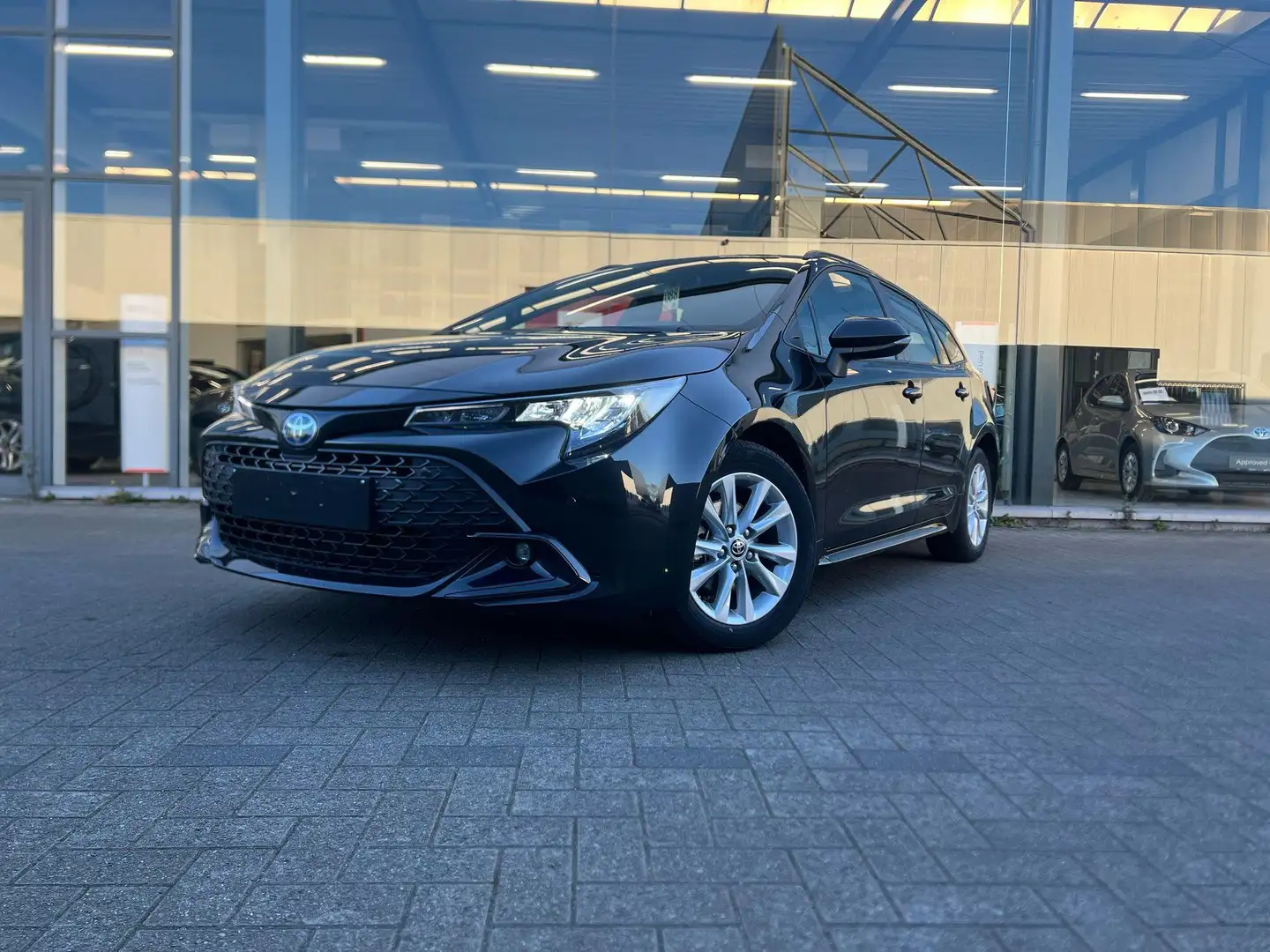 Toyota Corolla Touring Sport 1.8 Hybrid Dynamic e-CVT 1.8 Hybrid Noir - 1