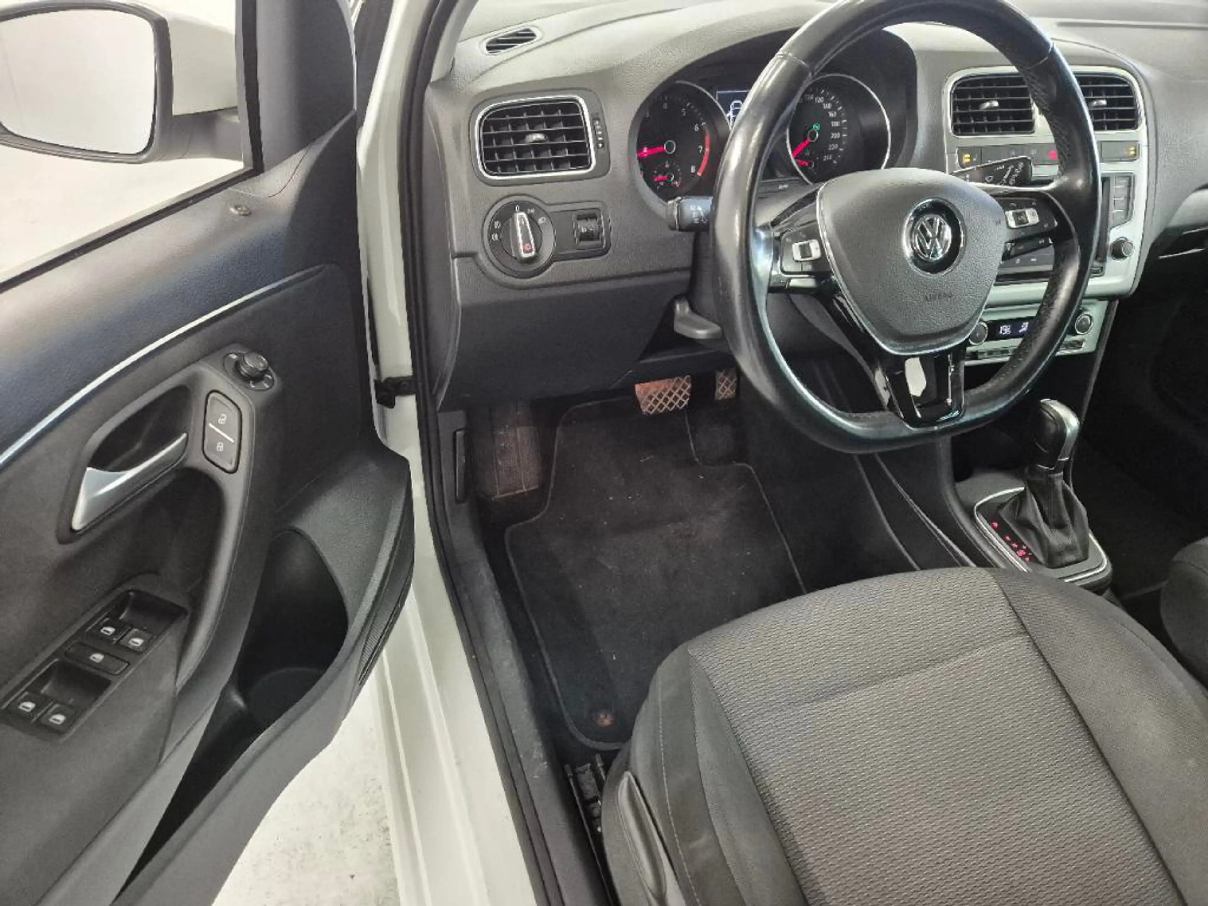 Volkswagen Polo 1.2 TSI Highline/ AUTOMAAT/ CARPLAY — photo 8