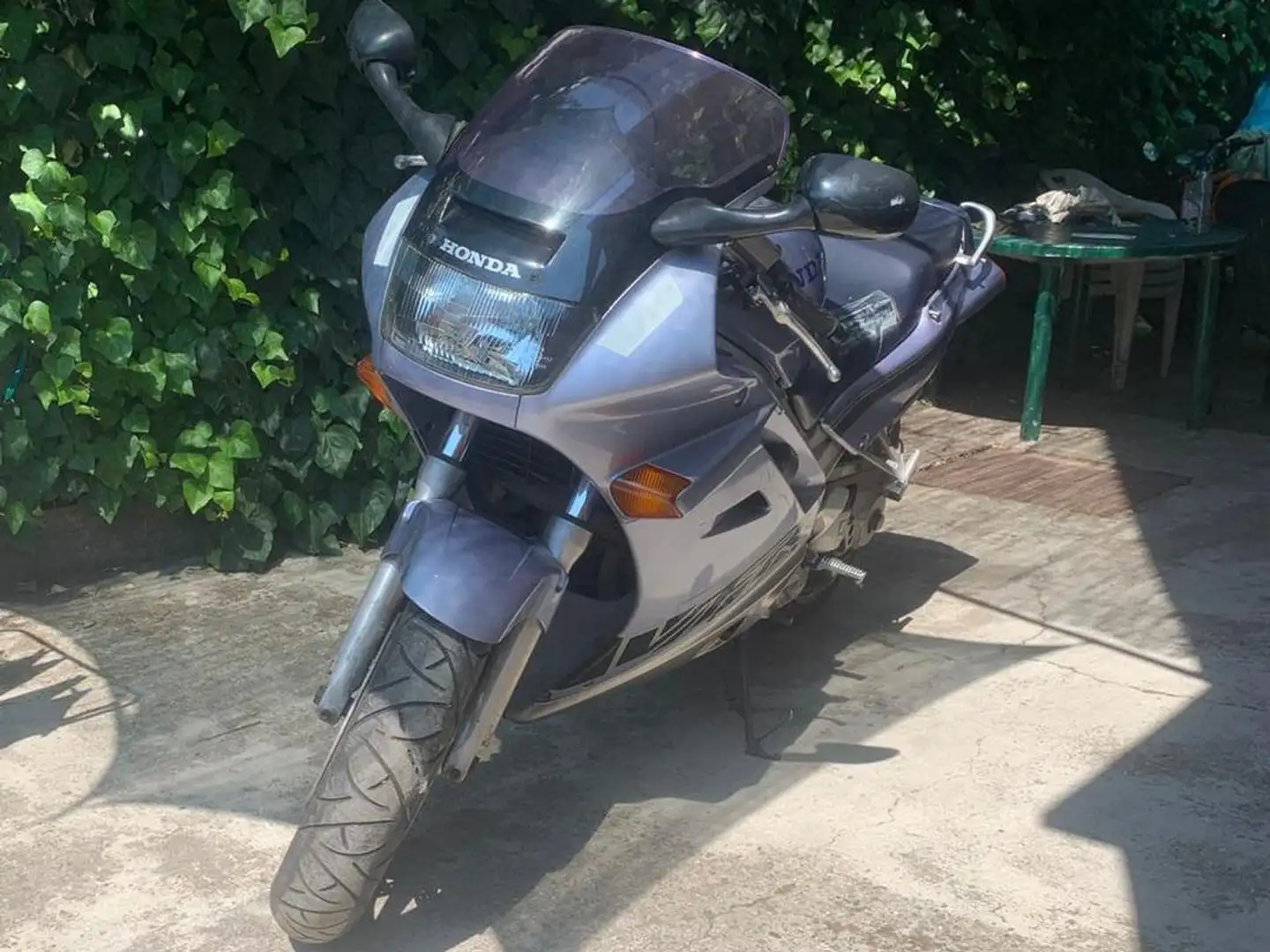 Honda VFR 750 F Mauve - 1