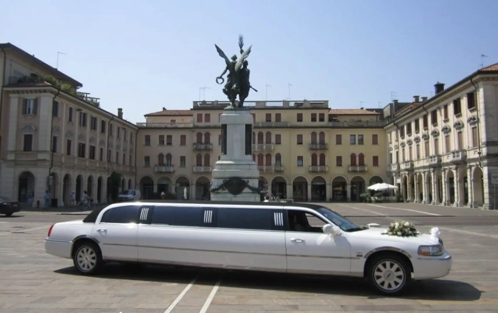 Lincoln Town Car limousine 120” , benzina/GPL - 1