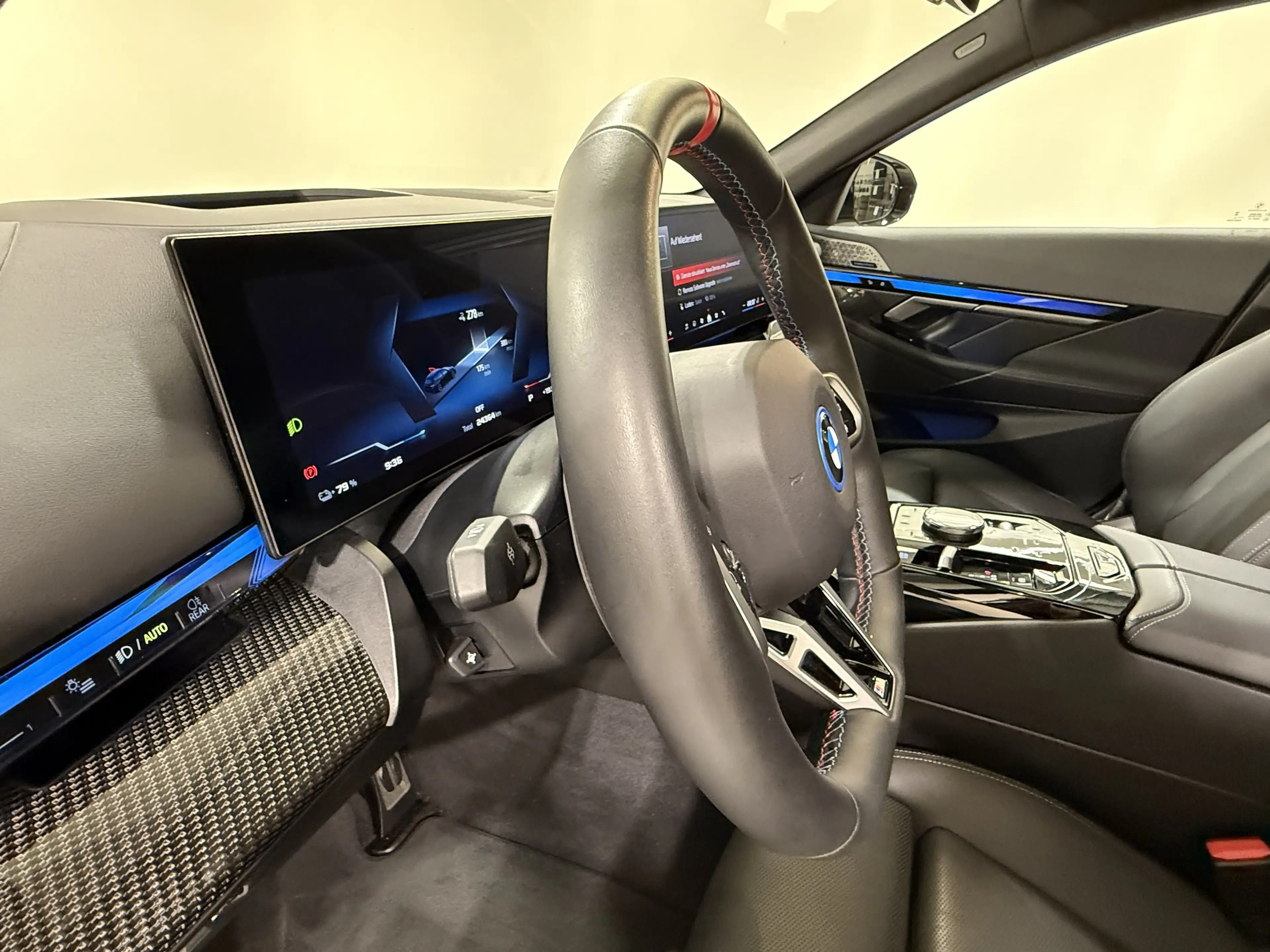 BMW i5 M60 xDrive Touring Pro AHK B&W ACC 360° Pano — photo 15