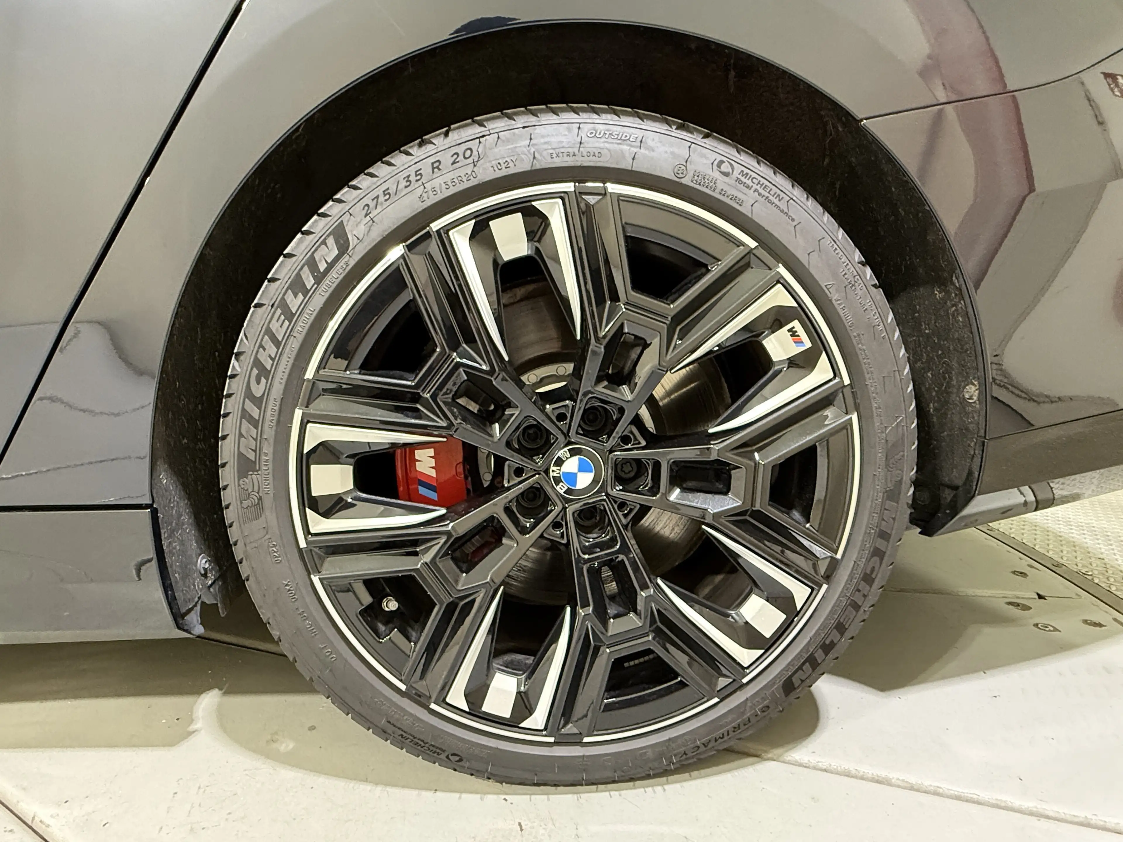 BMW i5 M60 xDrive Touring Pro AHK B&W ACC 360° Pano — photo 9