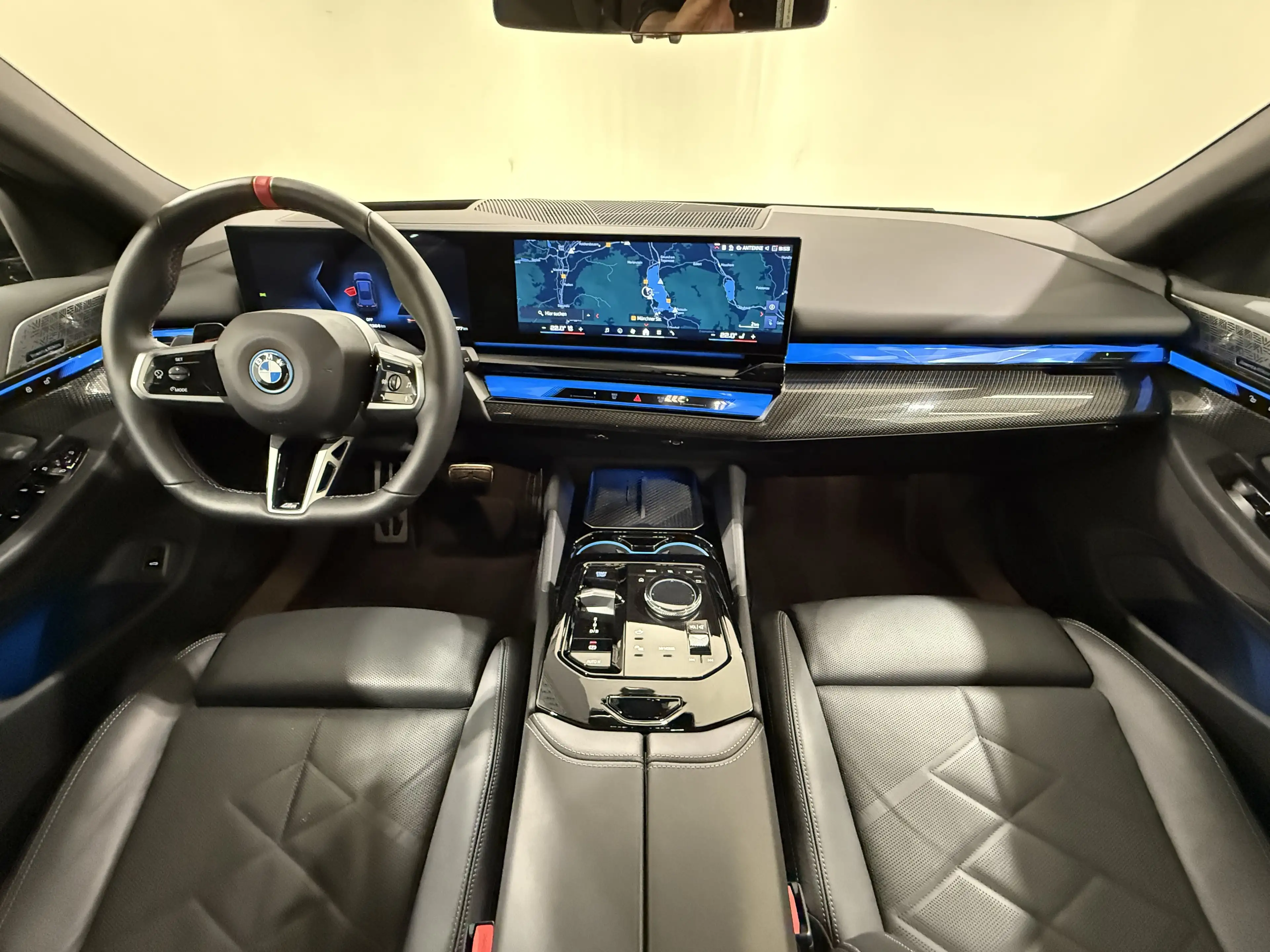 BMW i5 M60 xDrive Touring Pro AHK B&W ACC 360° Pano — photo 12
