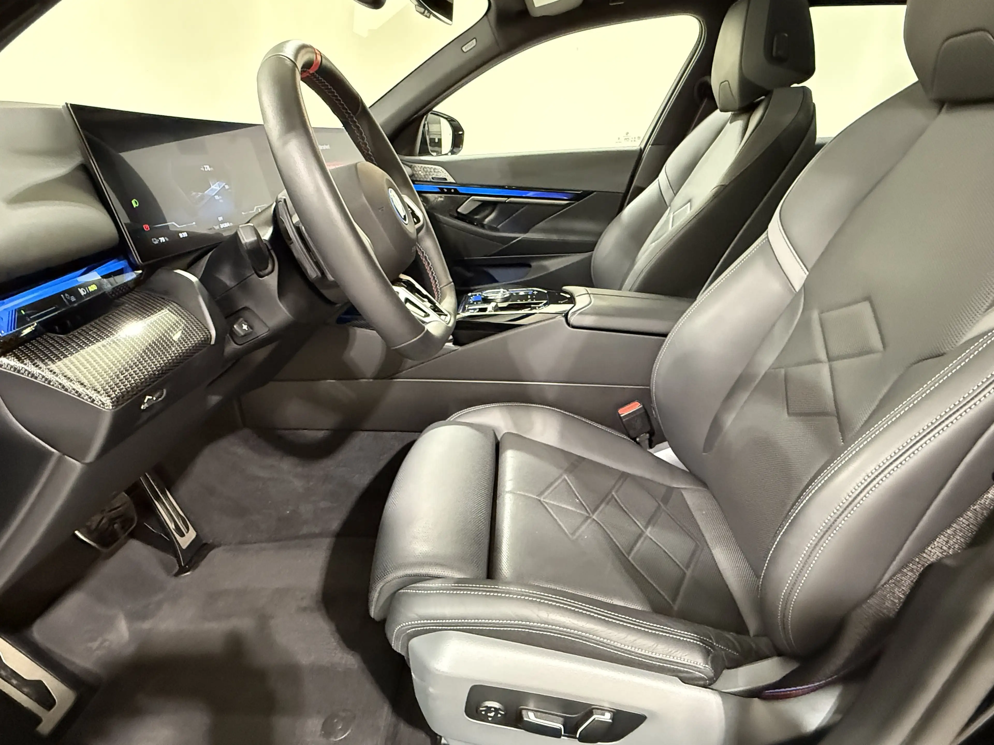 BMW i5 M60 xDrive Touring Pro AHK B&W ACC 360° Pano — photo 10