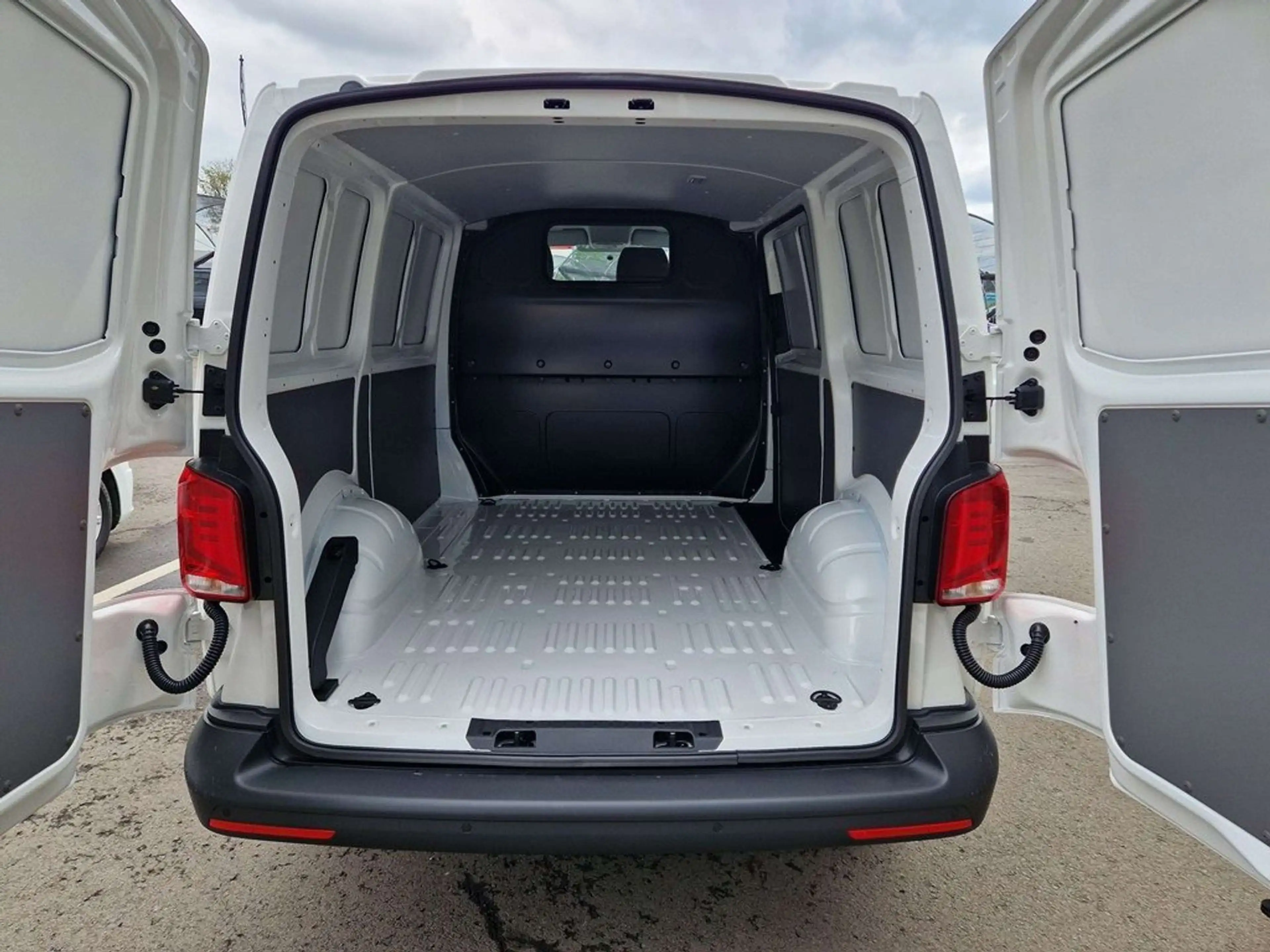Volkswagen T6.1 Transporter Kasten 2.0 TDI * TEMPOMAT * EINPARKHILFE HINTEN — photo 9