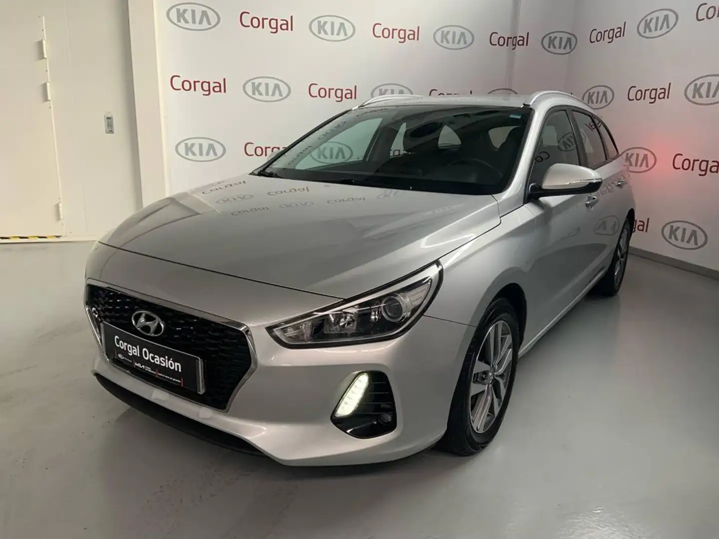 Hyundai i30 CW 1.6CRDi Link 110 Plateado - 1