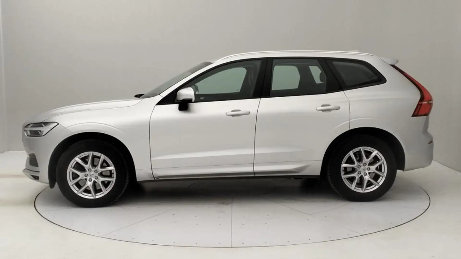 Volvo XC60 2.0 d5 Business awd geartronic my18 Argento - 2