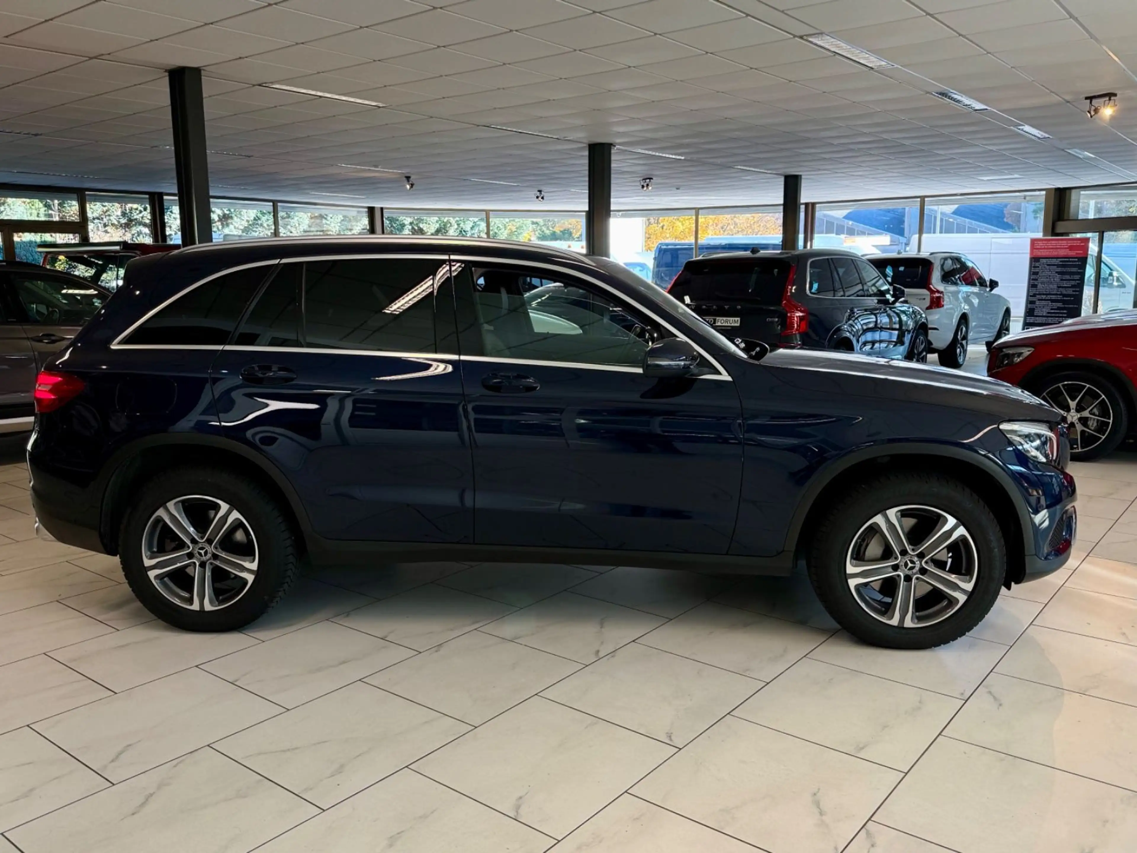Mercedes-Benz GLC 250 4M EXCLUSIVE LEDER LED COMAND KAMERA PDC — photo 14