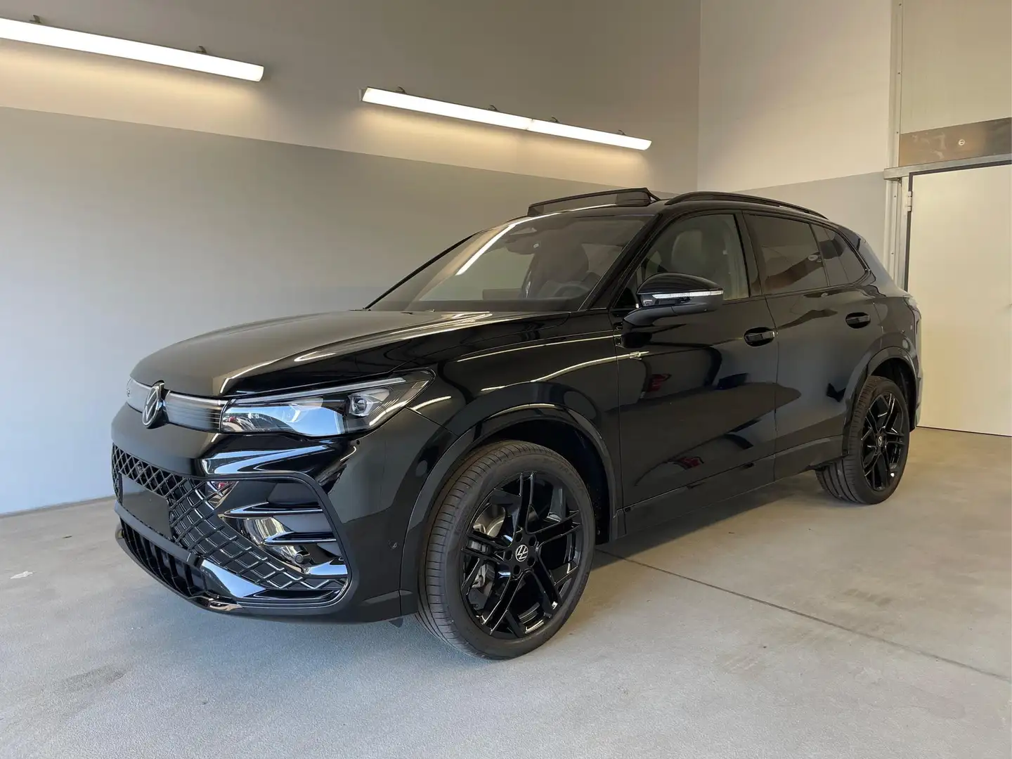 Volkswagen Tiguan R-Line 193PS Matrix+Harman+AHK+20+Stdhz 2.0 TDI... Schwarz - 1
