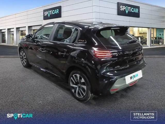 Peugeot 208 view 5