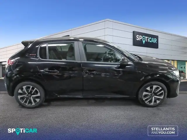 Peugeot 208 view 4