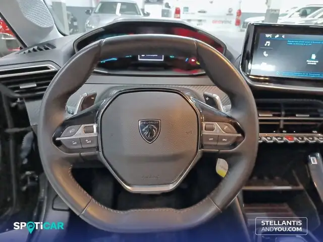 Peugeot 208 view 12