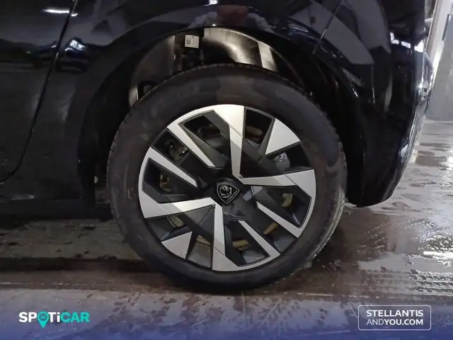 Peugeot 208 view 11