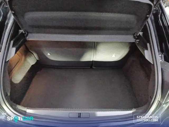Peugeot 208 view 6