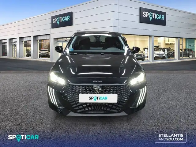 Peugeot 208 view 2