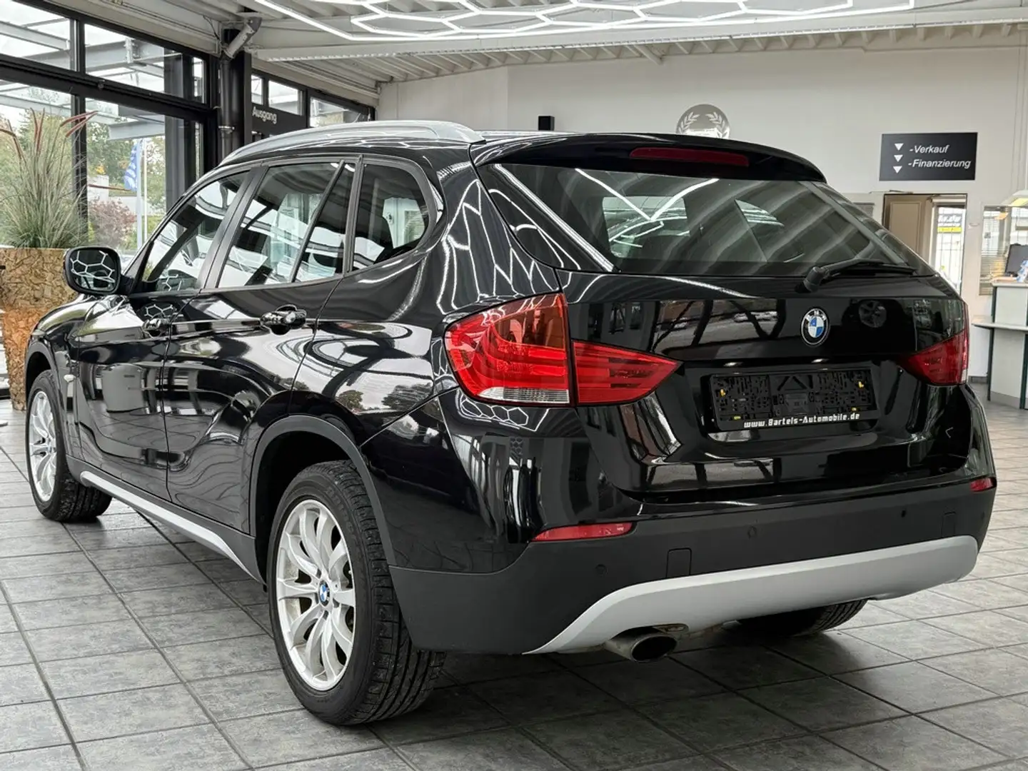 BMW X1 18i sDrive X Line, 2.Hd., Klima, PDC, HU neu! Schwarz - 2