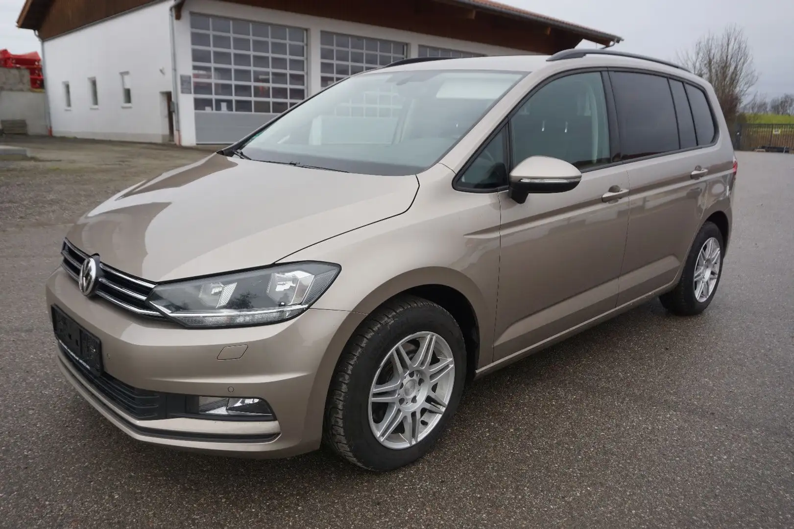 Volkswagen Touran Comfortline BMT 7 Sitze CAM AHK 8 fach Beige - 1