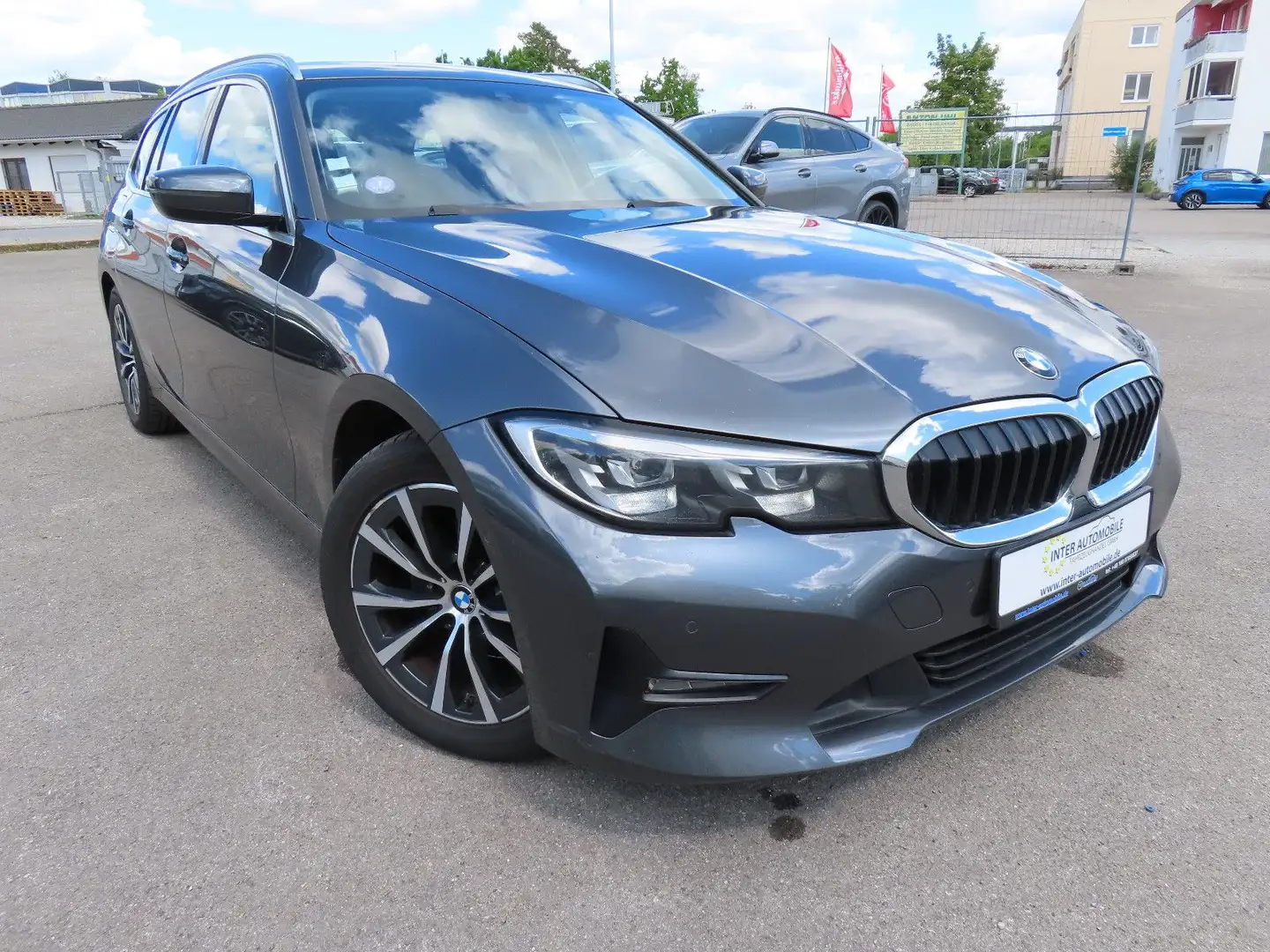 BMW 320 i Touring Sport-Line Navi, Led, Kamera Grijs - 2