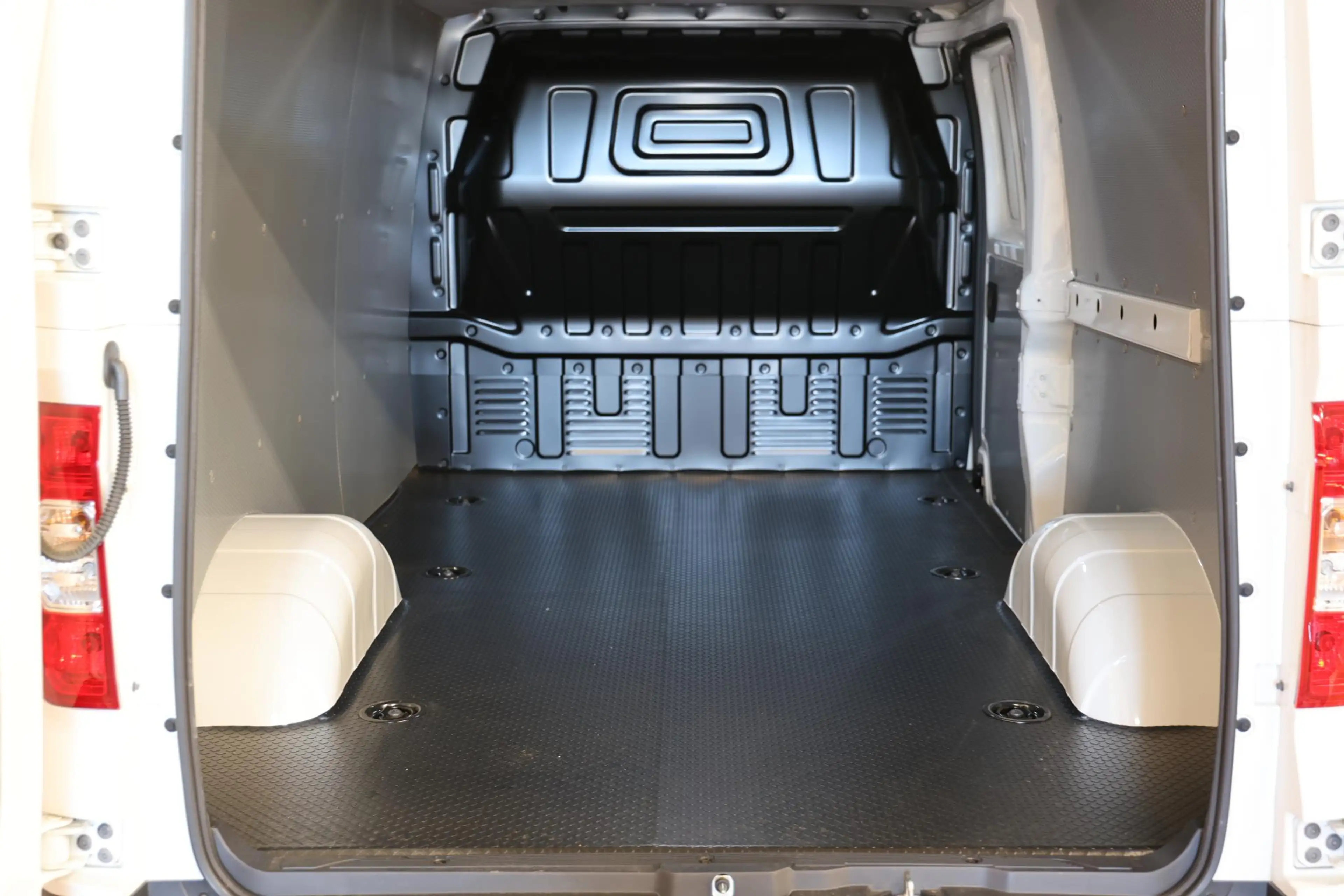 Maxus Others eDeliver L3H1 LANG 50 kWh Snelladen CarPlay Camera — photo 6