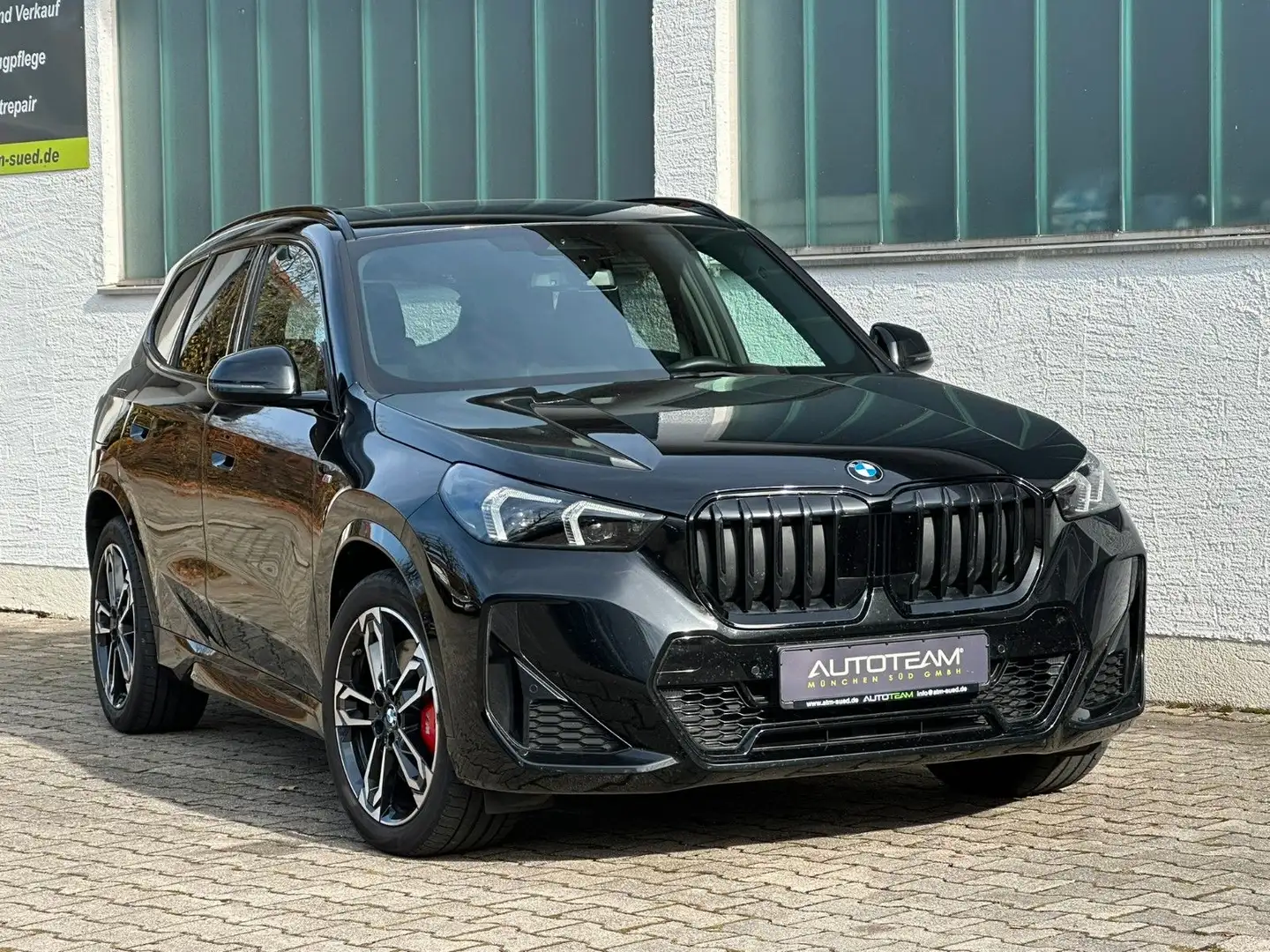 BMW X1 18 i* M Sport Pro*Panorama*H/K*AHK*ACC* Schwarz - 2