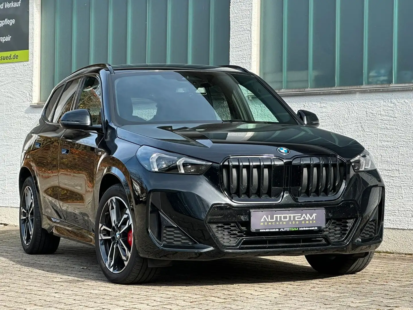BMW X1 18 i* M Sport Pro*Panorama*H/K*AHK*ACC* Schwarz - 1