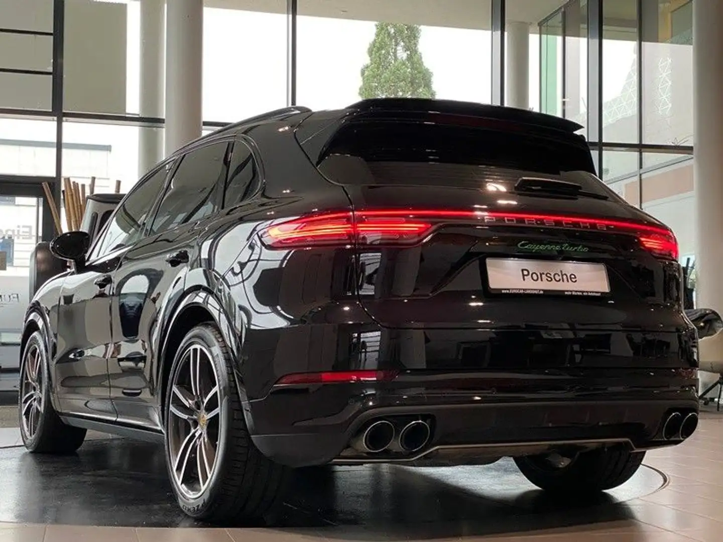 Porsche Cayenne Turbo NachtA PDCC PTV PDLS+ AHK Sbel ACC Zwart - 2