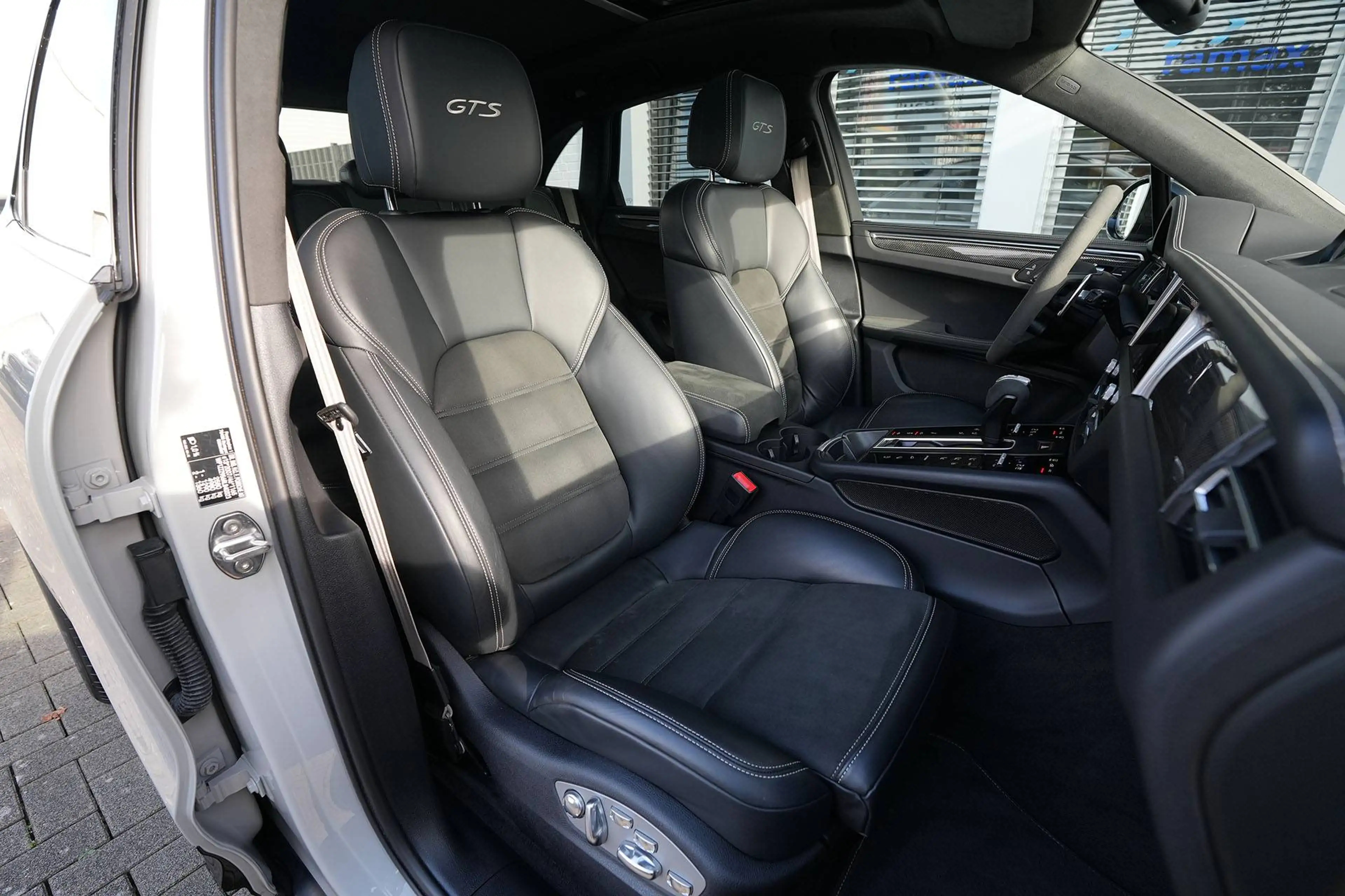 Porsche Macan Macan GTS MY24-KREIDE-ACC-LUFTF.-PANO-CARBON-BOSE-21"GT — photo 25