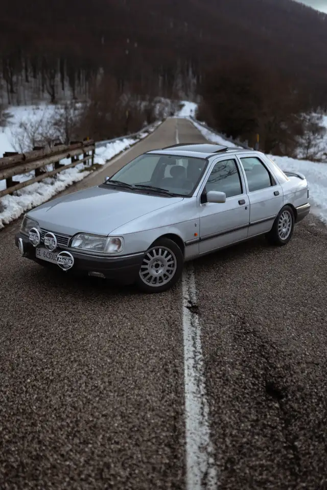 Ford Sierra 4p 2.0i twin cam Ghia, foto 1