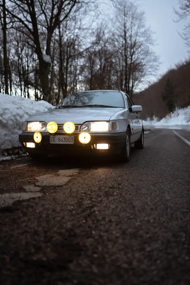 Ford Sierra 4p 2.0i twin cam Ghia, foto 3