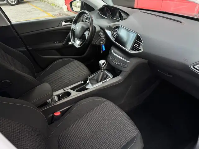 Peugeot 308 view 6