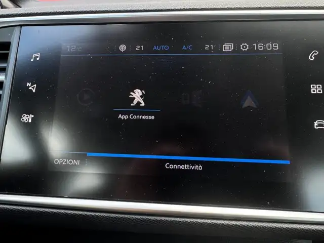 Peugeot 308 view 9