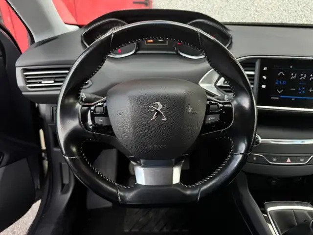 Peugeot 308 view 8