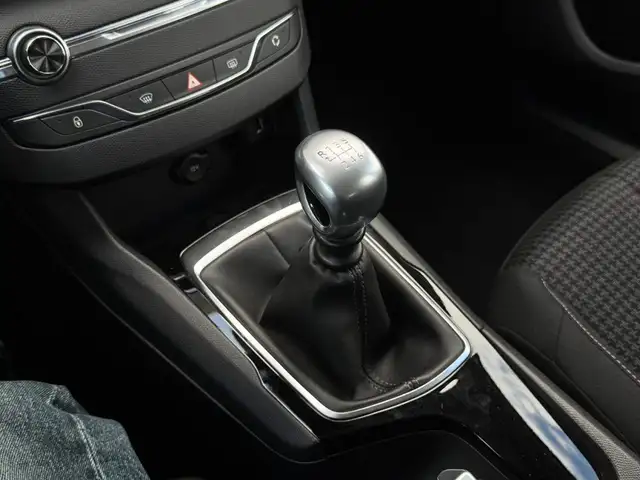 Peugeot 308 view 11