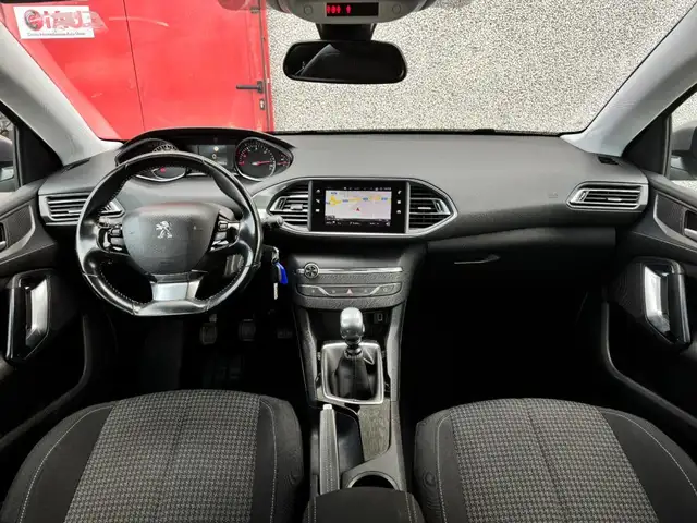 Peugeot 308 view 5