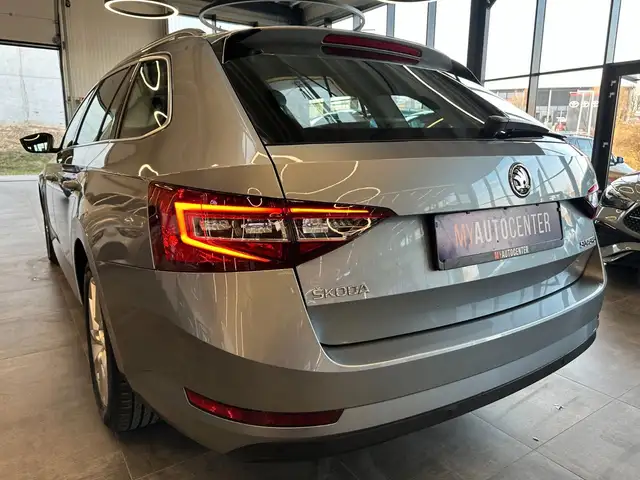 Skoda Superb view 5