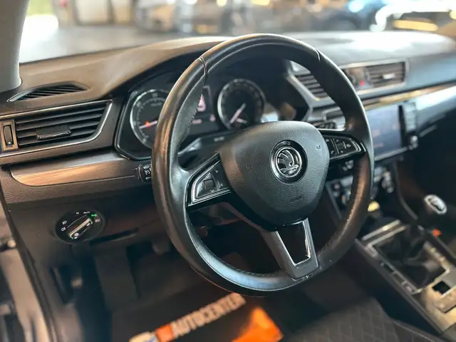 Skoda Superb view 8
