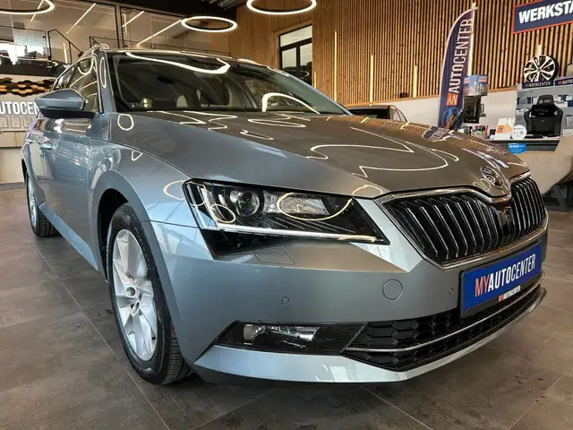 Skoda Superb view 3