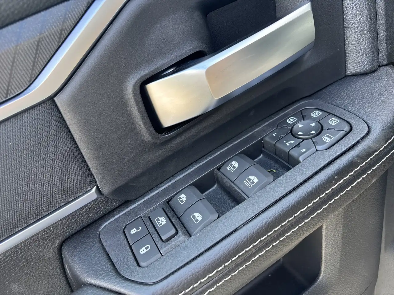 RAM 2500 снимка RAM 2500