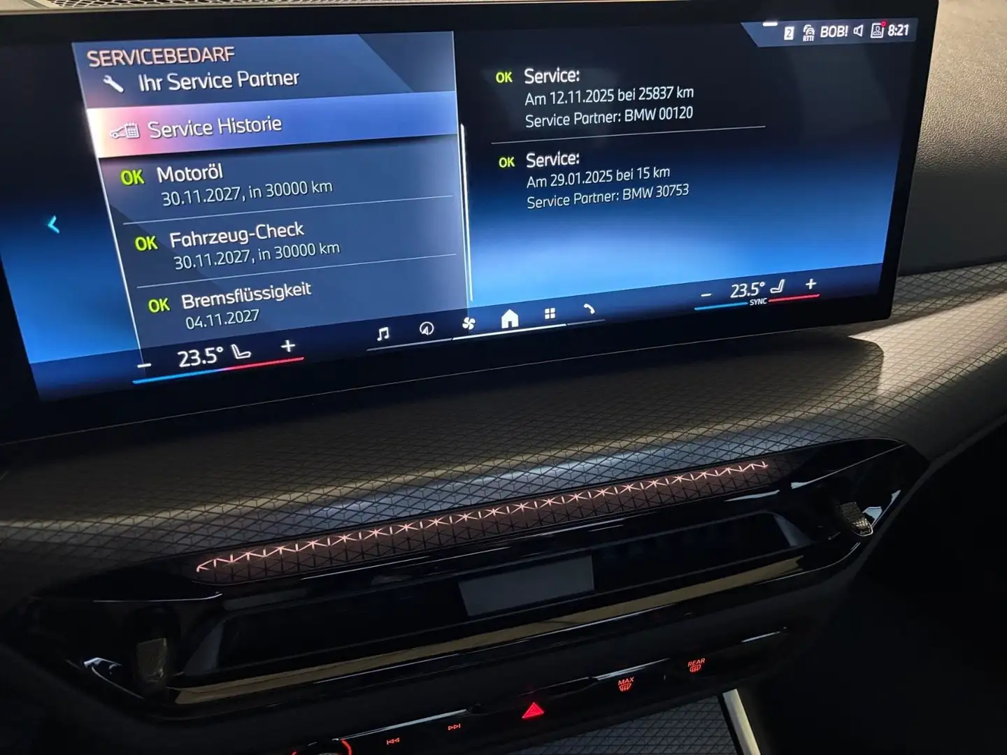 BMW 320 i Limousine M Sport Sportautomatic - Glasdach Schwarz - 2