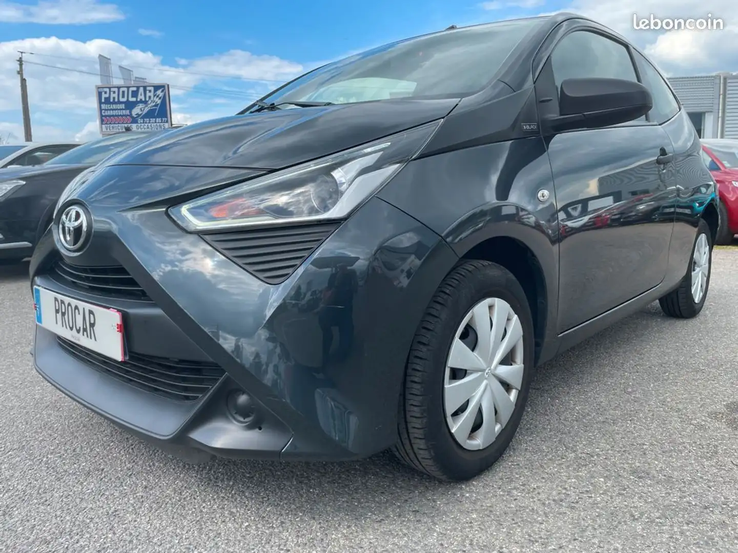 Toyota Aygo 1.0 VVTi 72 X-BLACK 1ère MAIN Grigio - 1