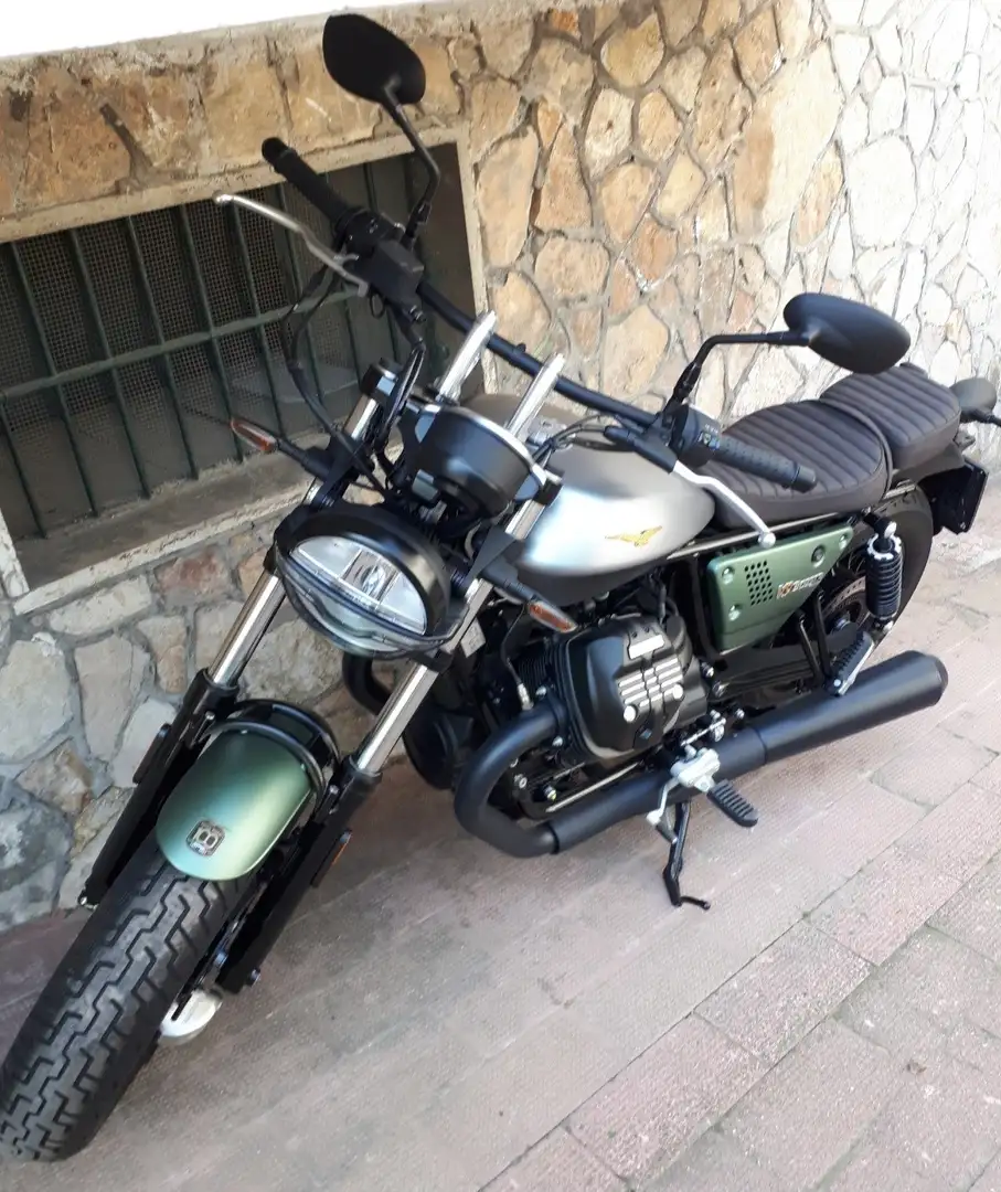 Moto Guzzi V 9 Bobber Centenario 21/22 Zielony - 1