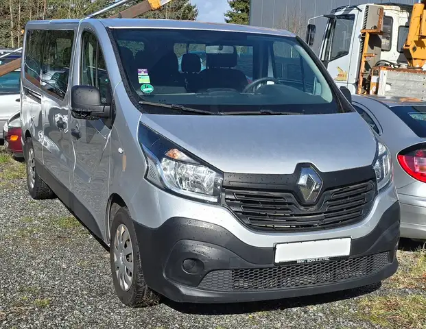 Renault Trafic L2H1 9-Sitze! TÜV NEU! Klima! Tempomat!...
