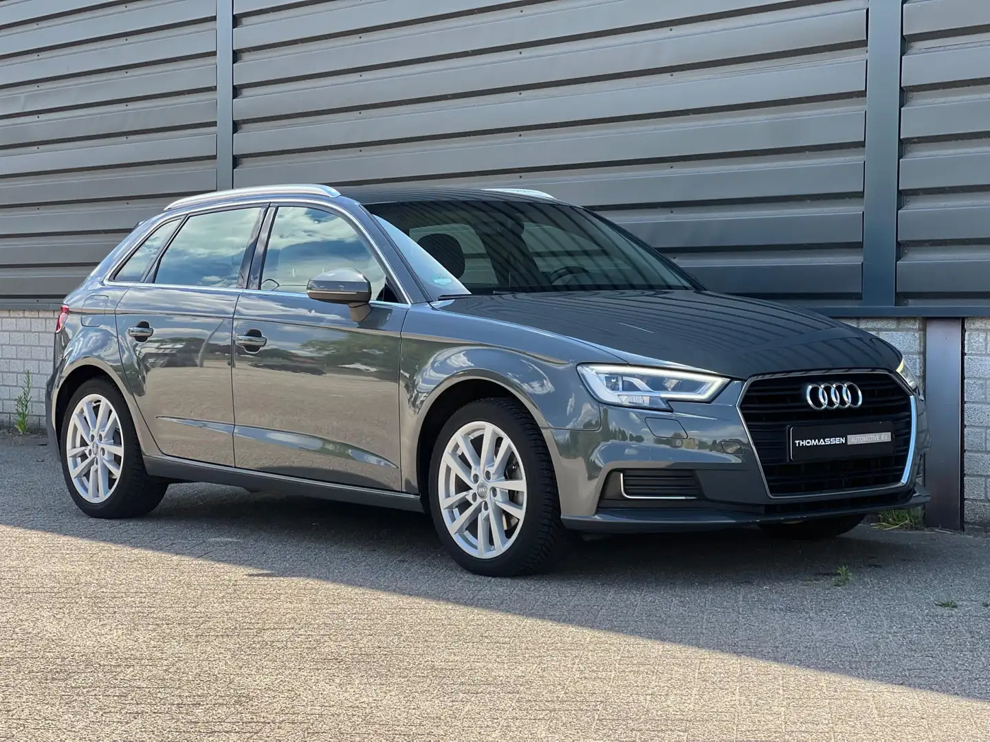 Audi A3 Sportback 1.4 TFSI CoD Design Pro Line Navi Cruise Grijs - 2