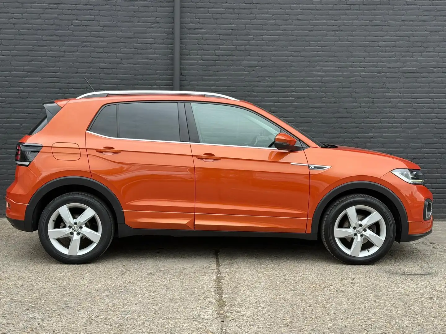 Volkswagen T-Cross 1.0 TSI R-line CAMERA | PDC | CARPLAY | CRUISE | A Oranje - 2