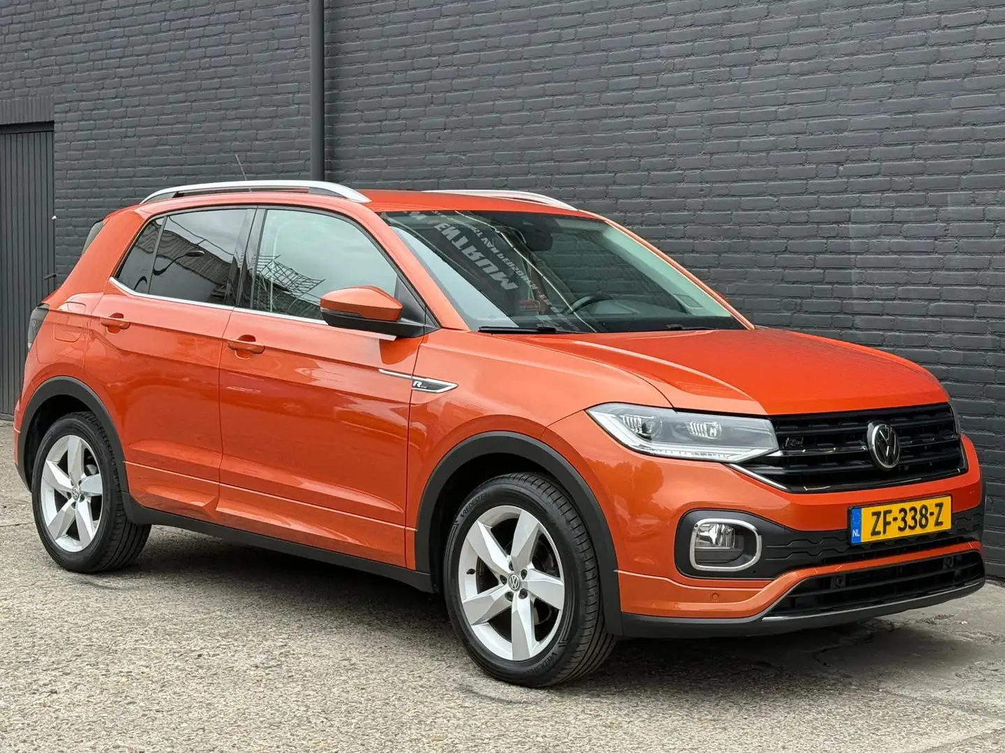 Volkswagen T-Cross 1.0 TSI R-line CAMERA | PDC | CARPLAY | CRUISE | A Oranje - 1