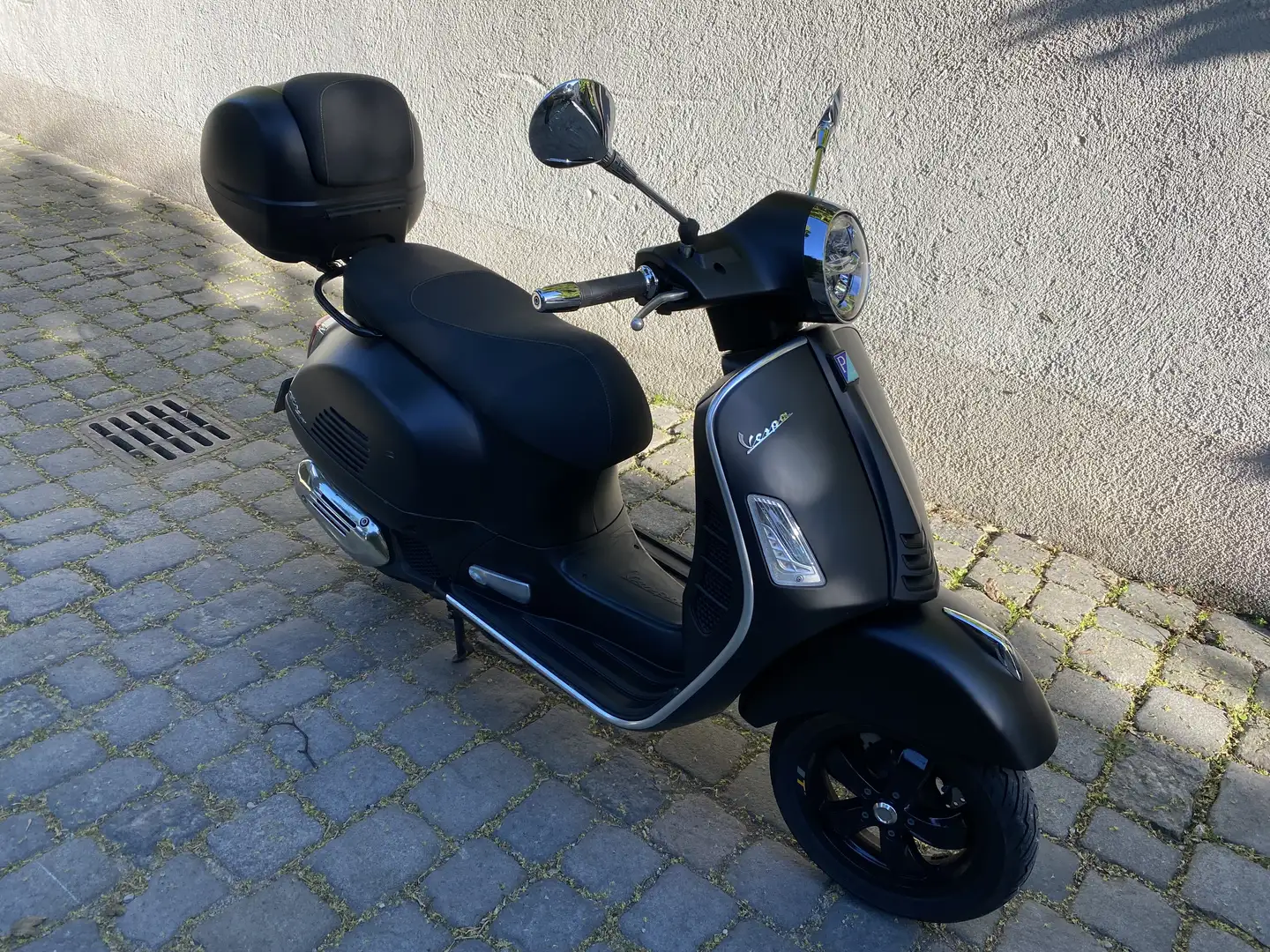 Vespa GTS Super Tech 125 mit Navi, Bluetooth Negru - 2