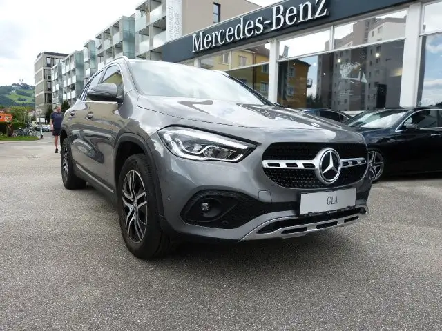 Mercedes-Benz GLA 180 GLA 180 d (247.710)
