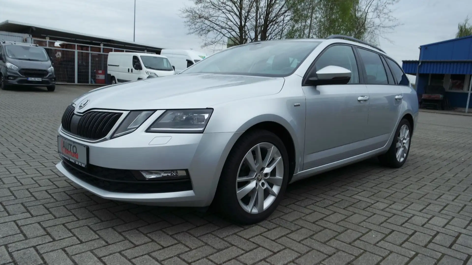 Skoda Octavia Combi Clever, LED, DAB, NAVI Silber - 1