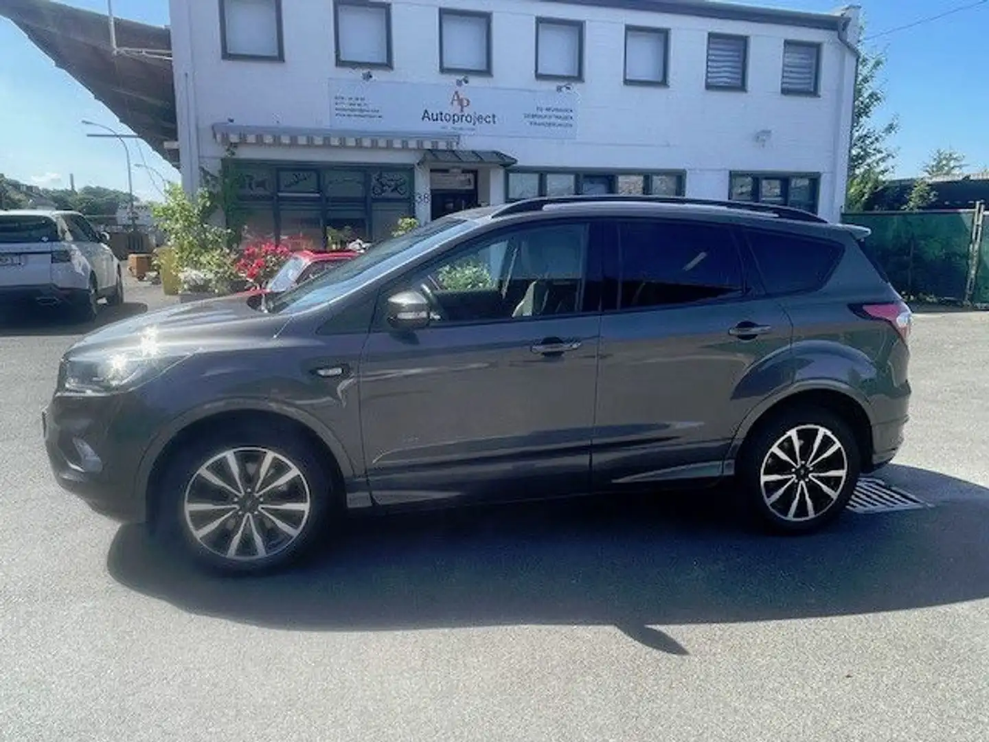 Ford Kuga ST-Line, 4-WD, AT, Navi und vieles mehr Gris - 1