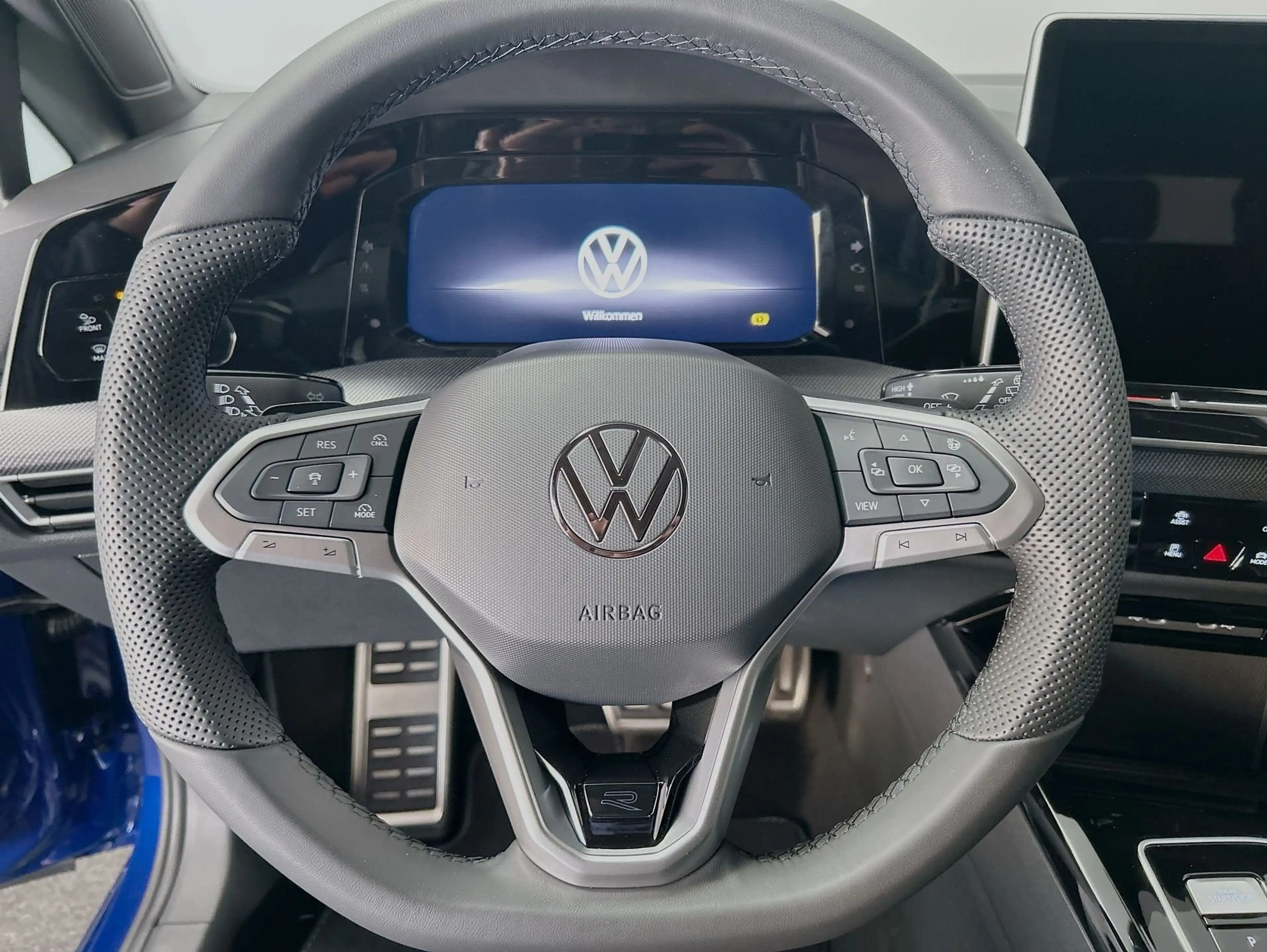 Volkswagen Golf Variant R-Line 2.0 l TDI DSG CarPlay Pano — photo 9